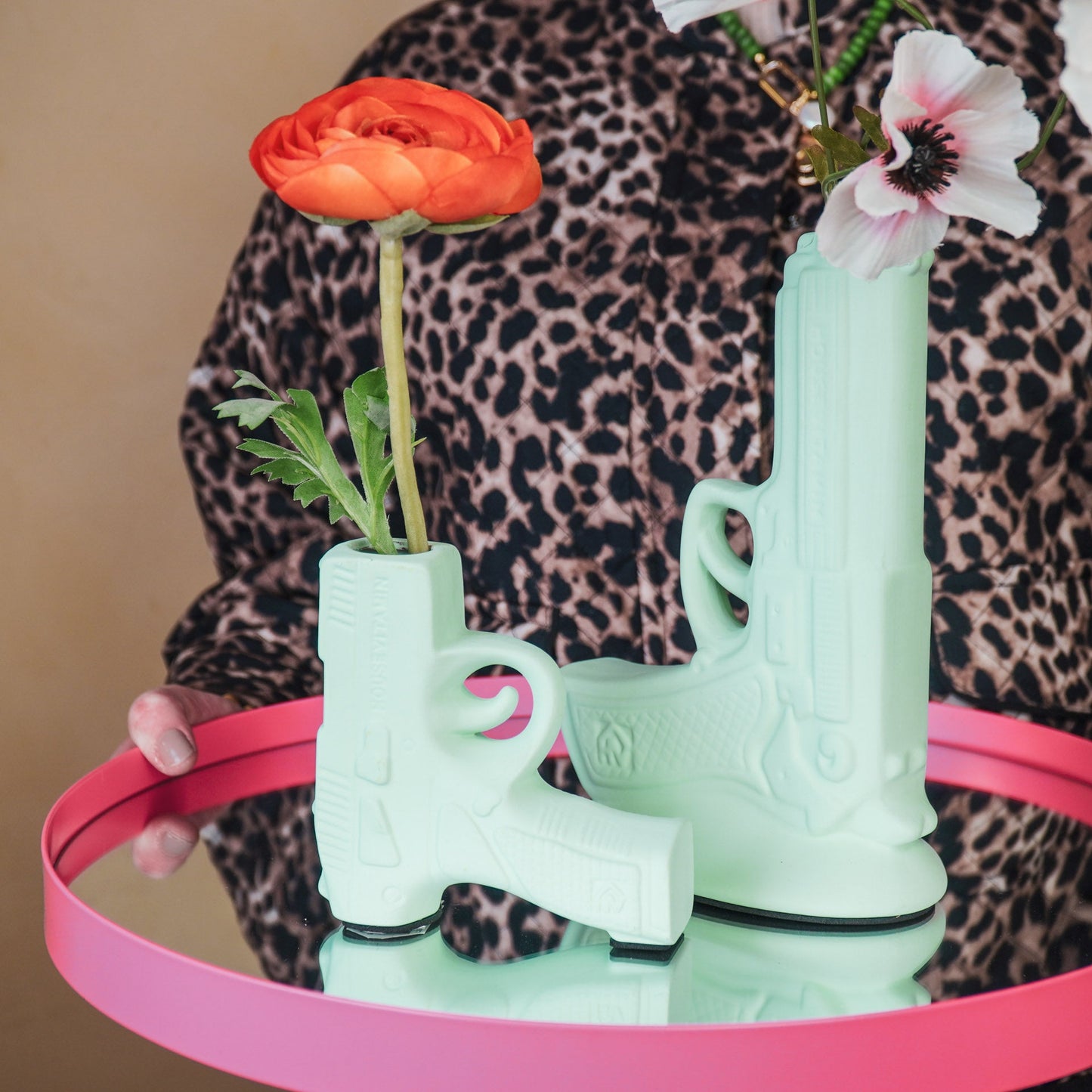 Pistolen-Vase 15 x 9 x 23 cm