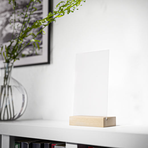 Personalisiertes Acrylschild mit Holzständer